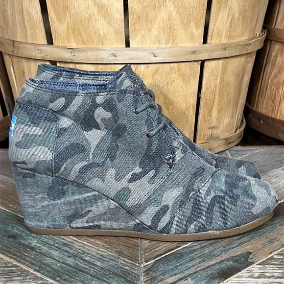 Toms Washed Camo Canvas Desert Wedge Green Gray Ankle Boots Bootie Women Size 10 - Picture 1 of 12